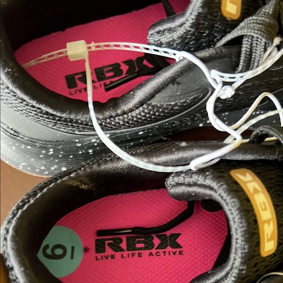 Reebox Galia Women’s Black Athletic Shoes, New with Tags, Flecks on Soles, sz 6 - Picture 7 of 10